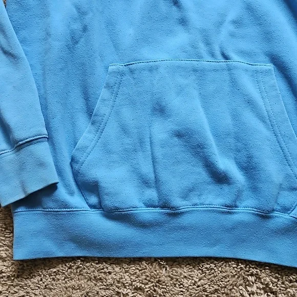 UNC Light Blue Sweatshirt, Size M - Picture 5 of 6